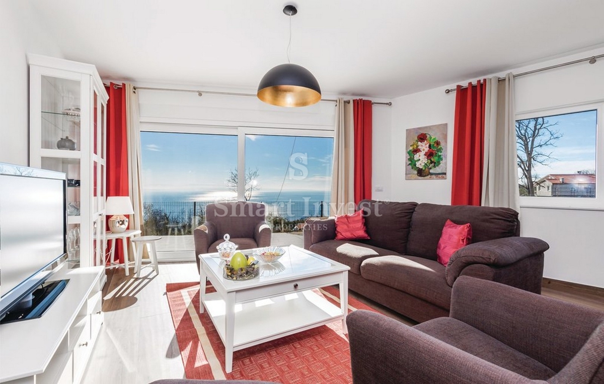 OPATIJA - POBRI, 4-sobno stanovanje s pogledom na morje in parkiriščem