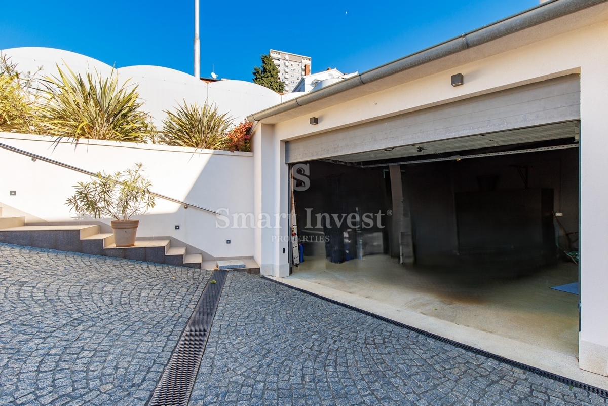 RIJEKA, EKSKLUZIVNA VILLA OB MORJU Z BAZENOM