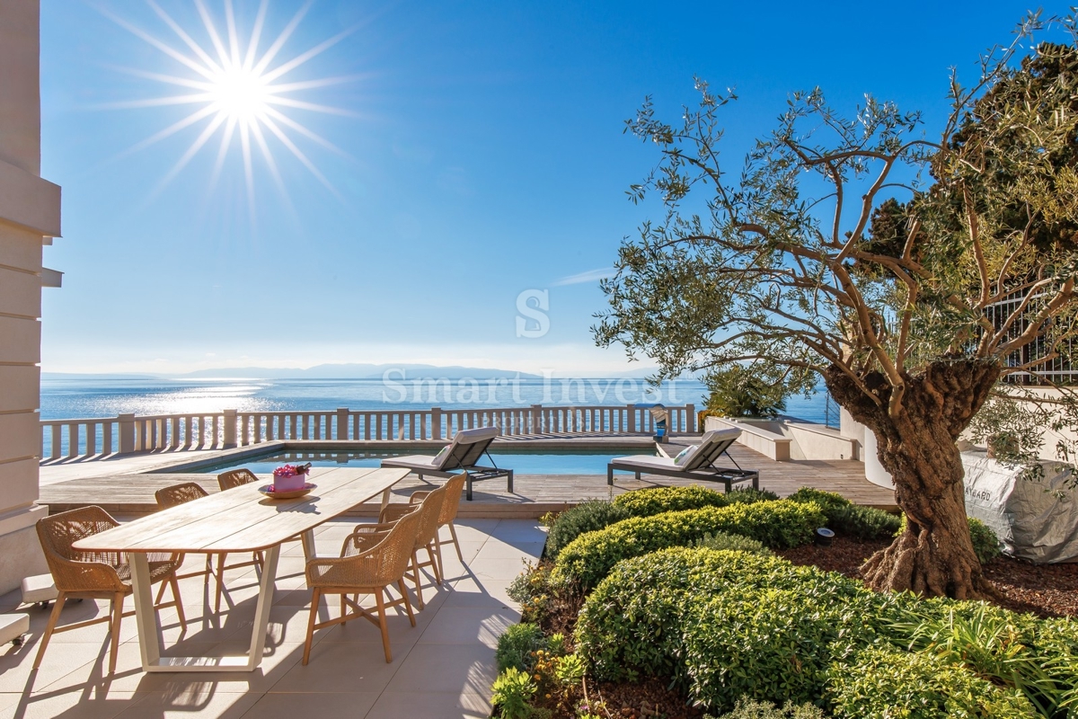 RIJEKA, EKSKLUZIVNA VILLA OB MORJU Z BAZENOM