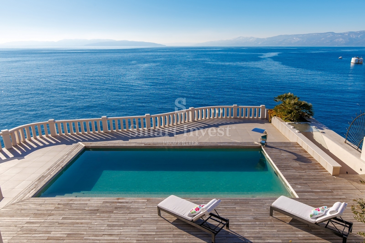 RIJEKA, EKSKLUZIVNA VILLA OB MORJU Z BAZENOM