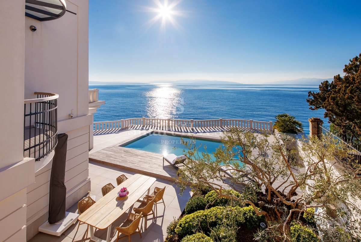 RIJEKA, EKSKLUZIVNA VILLA OB MORJU Z BAZENOM