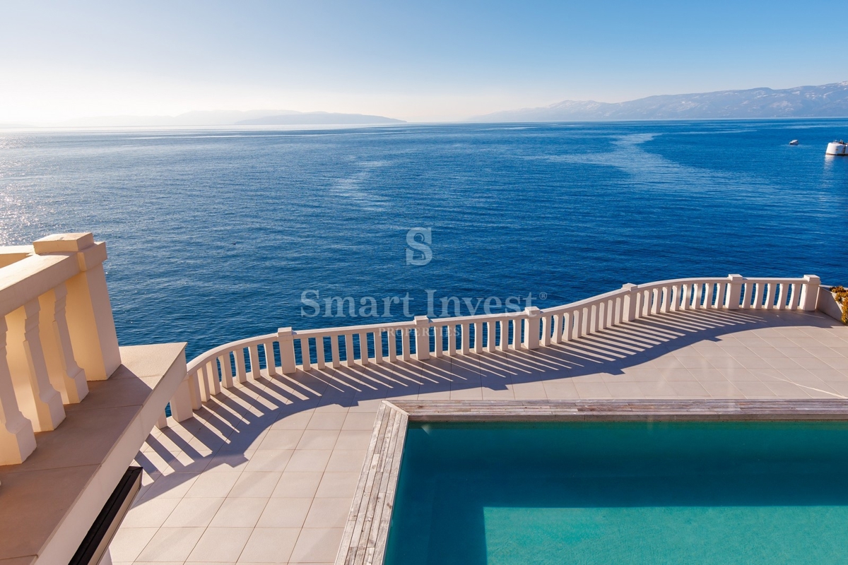 RIJEKA, EKSKLUZIVNA VILLA OB MORJU Z BAZENOM