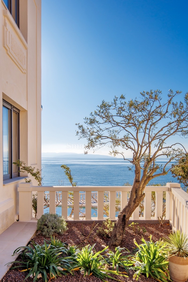 RIJEKA, EKSKLUZIVNA VILLA OB MORJU Z BAZENOM