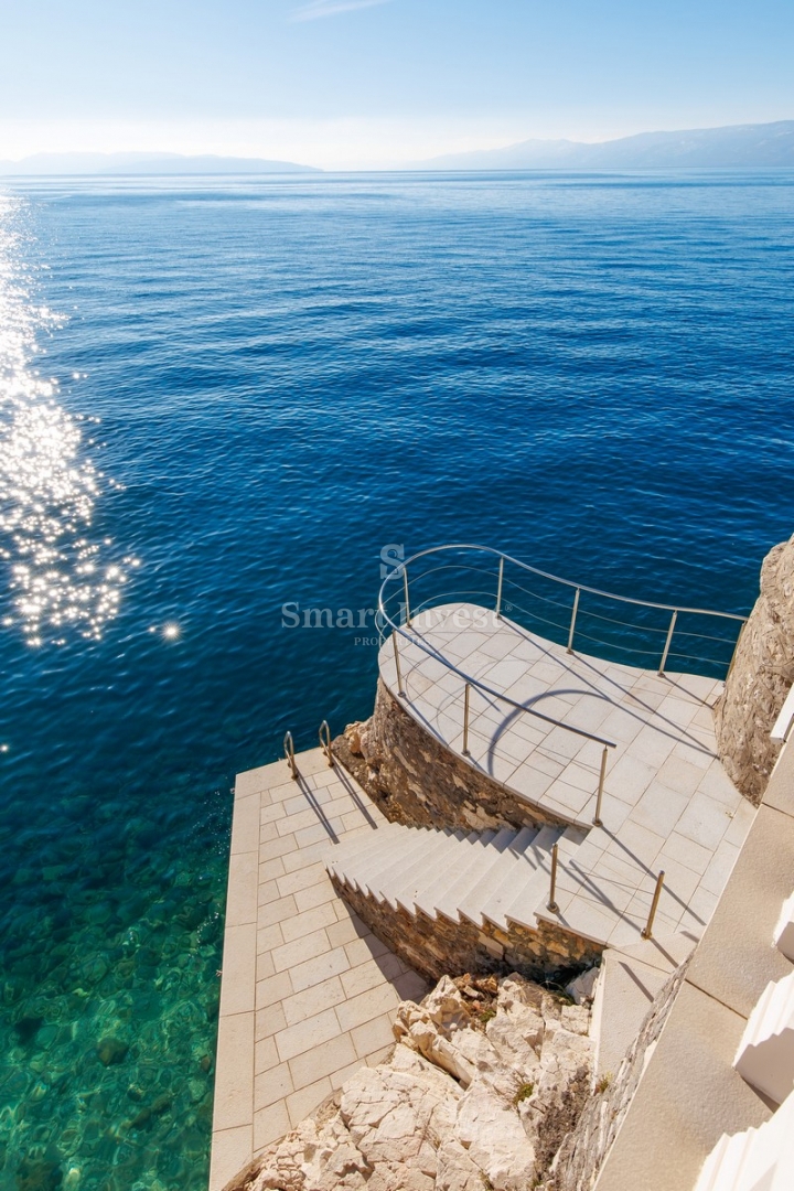 RIJEKA, EKSKLUZIVNA VILLA OB MORJU Z BAZENOM