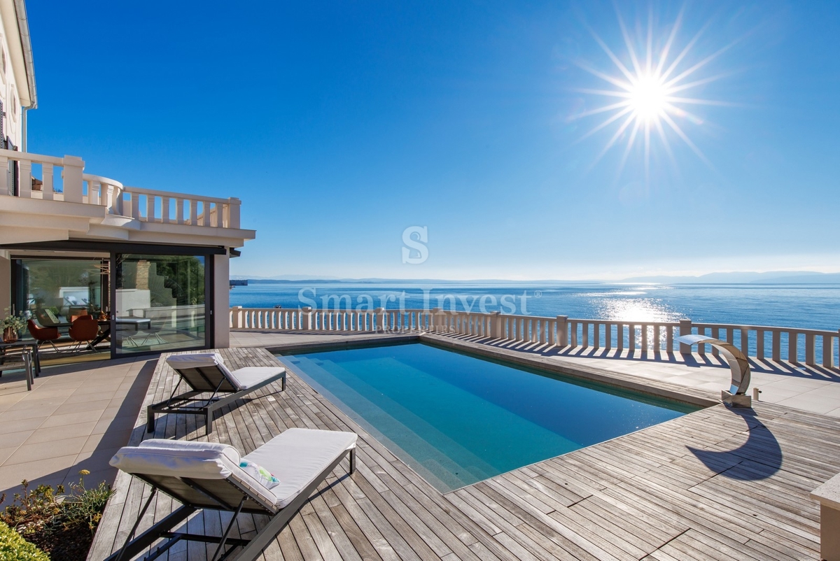 RIJEKA, EKSKLUZIVNA VILLA OB MORJU Z BAZENOM