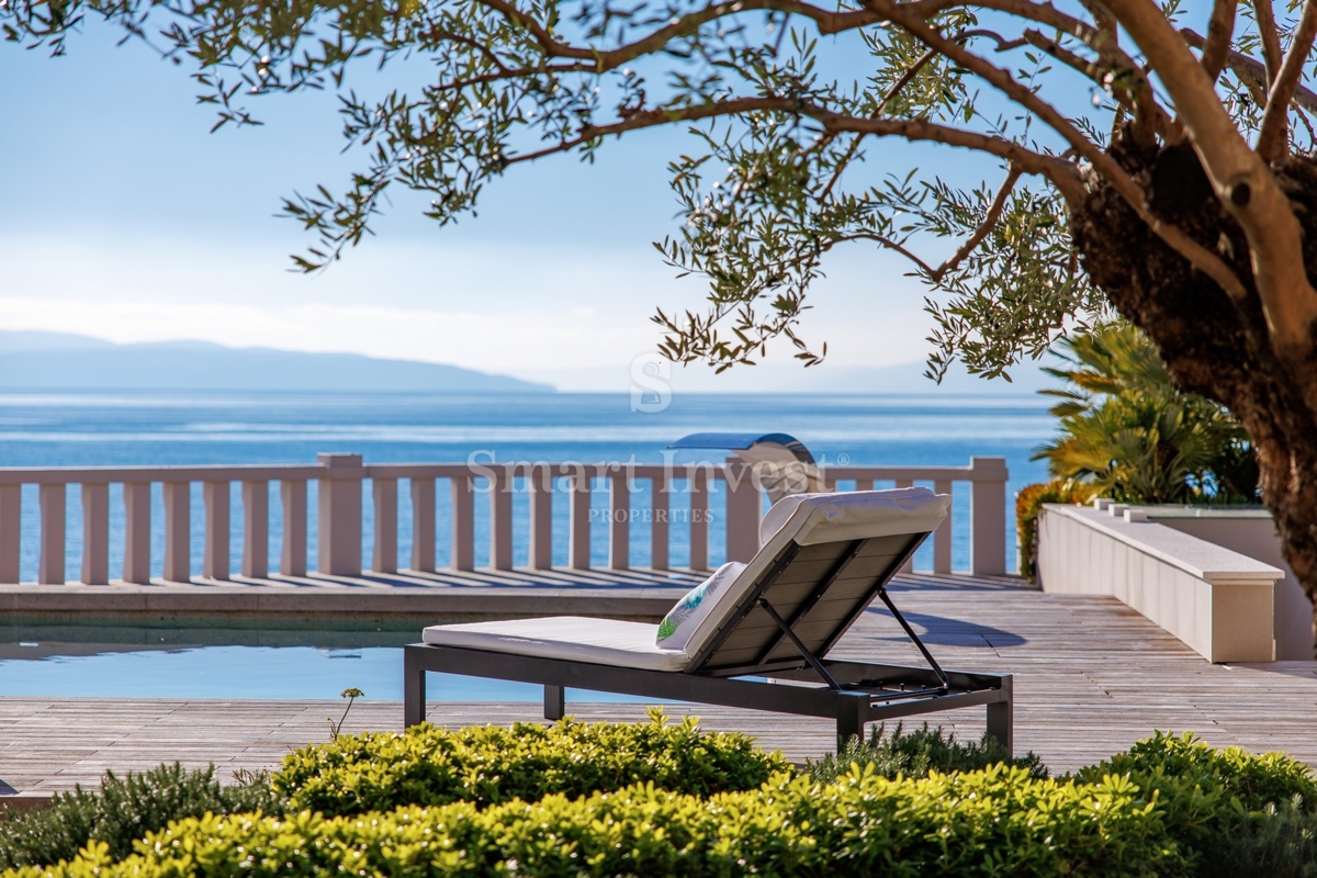 RIJEKA, EKSKLUZIVNA VILLA OB MORJU Z BAZENOM