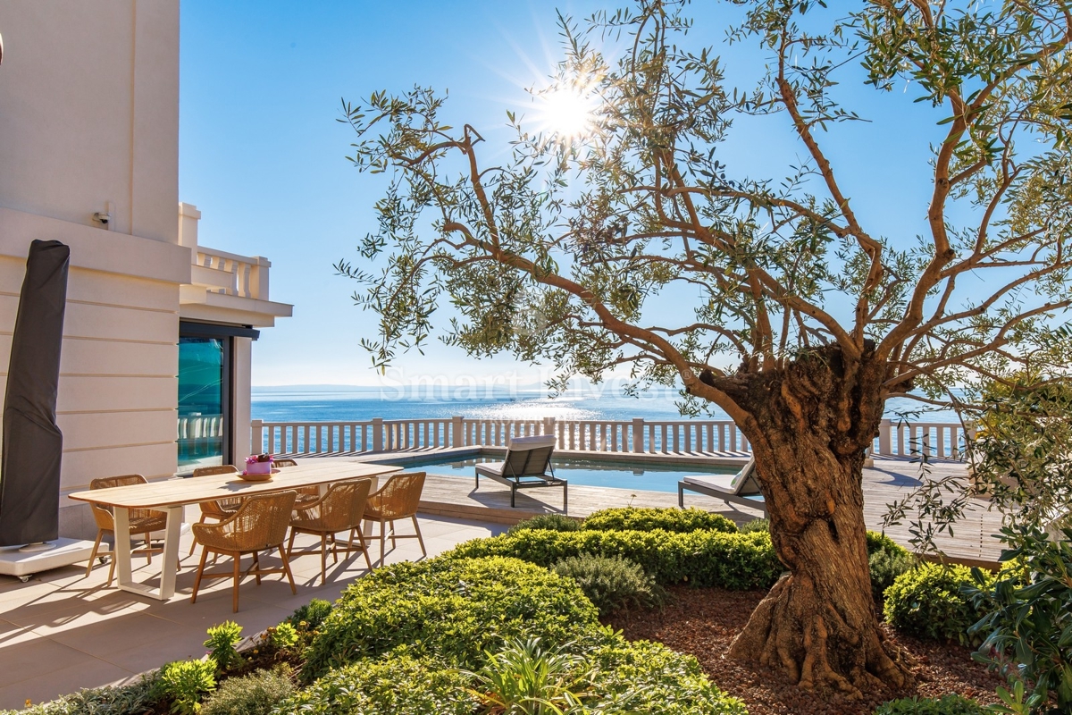 RIJEKA, EKSKLUZIVNA VILLA OB MORJU Z BAZENOM