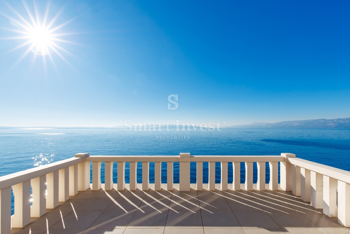 RIJEKA, EKSKLUZIVNA VILLA OB MORJU Z BAZENOM