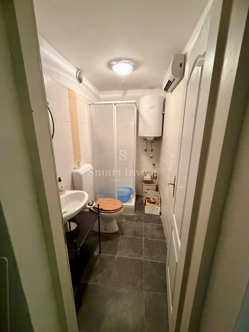 DELNICE, očarljiva lesena hiša, obdana z naravo