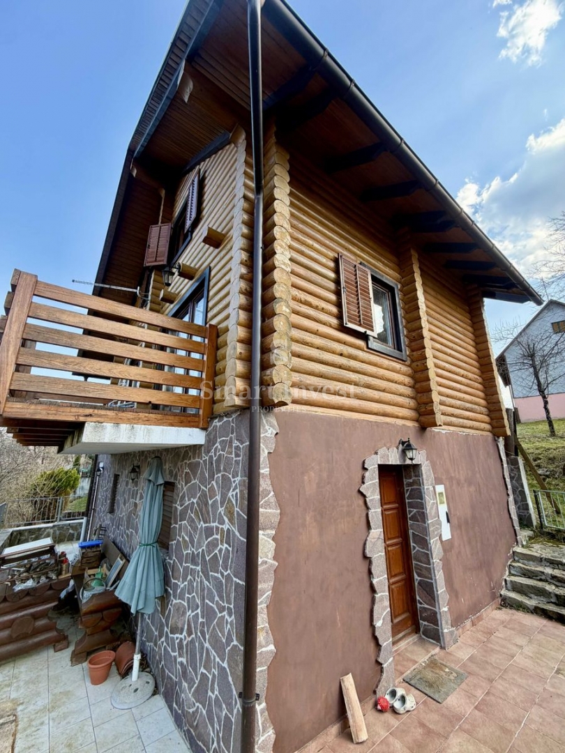 DELNICE, očarljiva lesena hiša, obdana z naravo