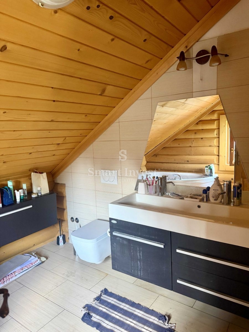 DELNICE, očarljiva lesena hiša, obdana z naravo