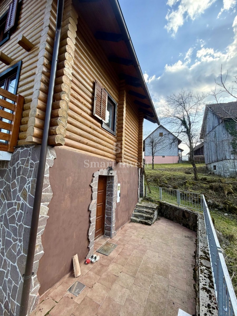 DELNICE, očarljiva lesena hiša, obdana z naravo