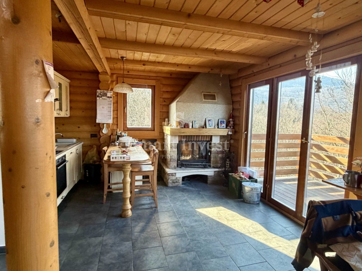 DELNICE, očarljiva lesena hiša, obdana z naravo