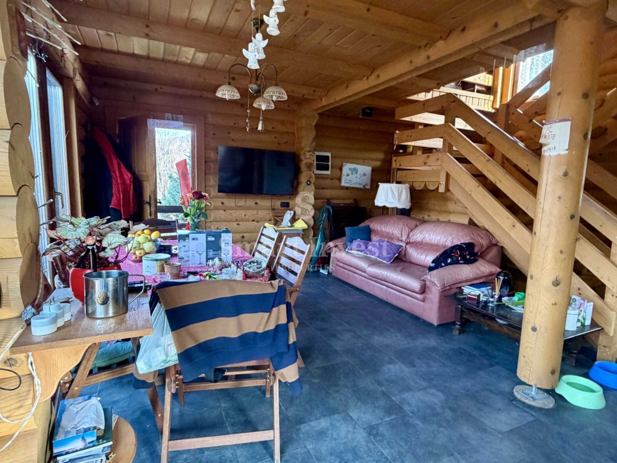 DELNICE, očarljiva lesena hiša, obdana z naravo