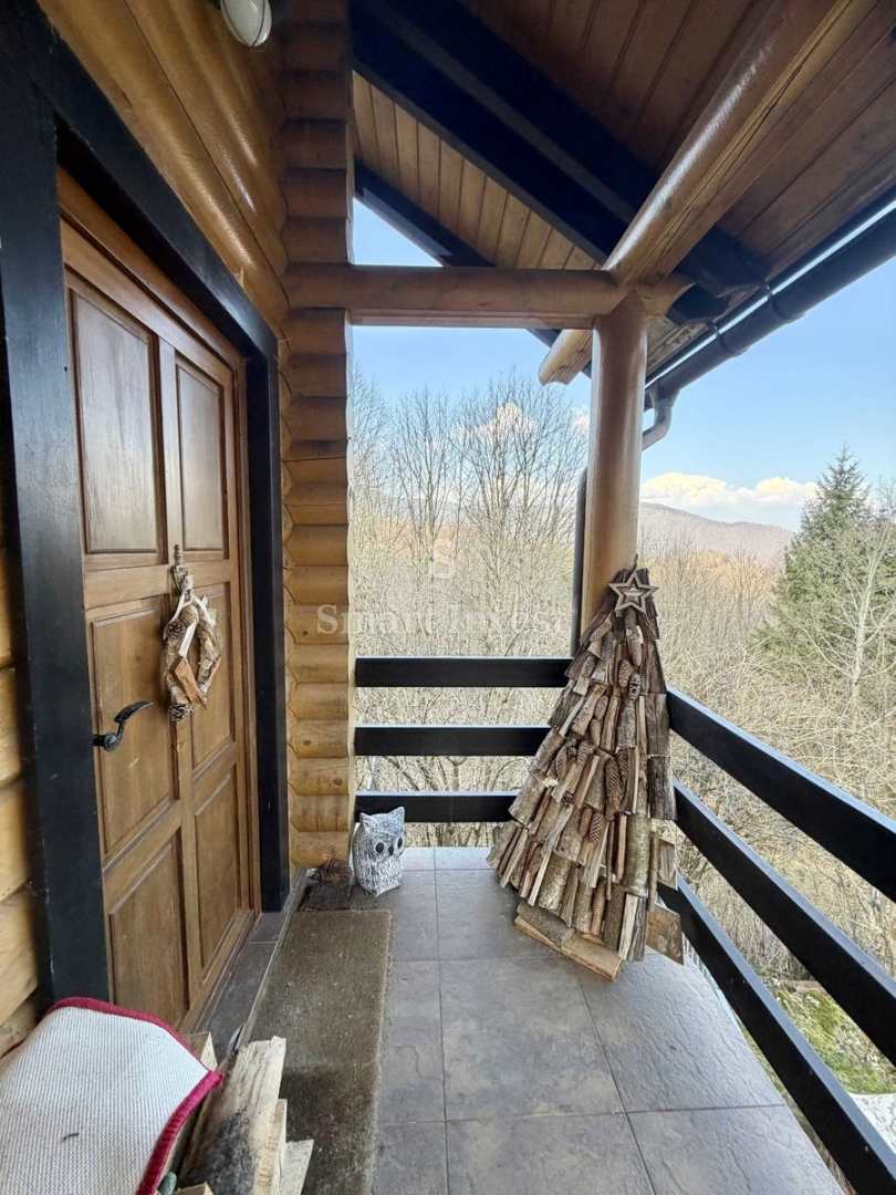 DELNICE, očarljiva lesena hiša, obdana z naravo