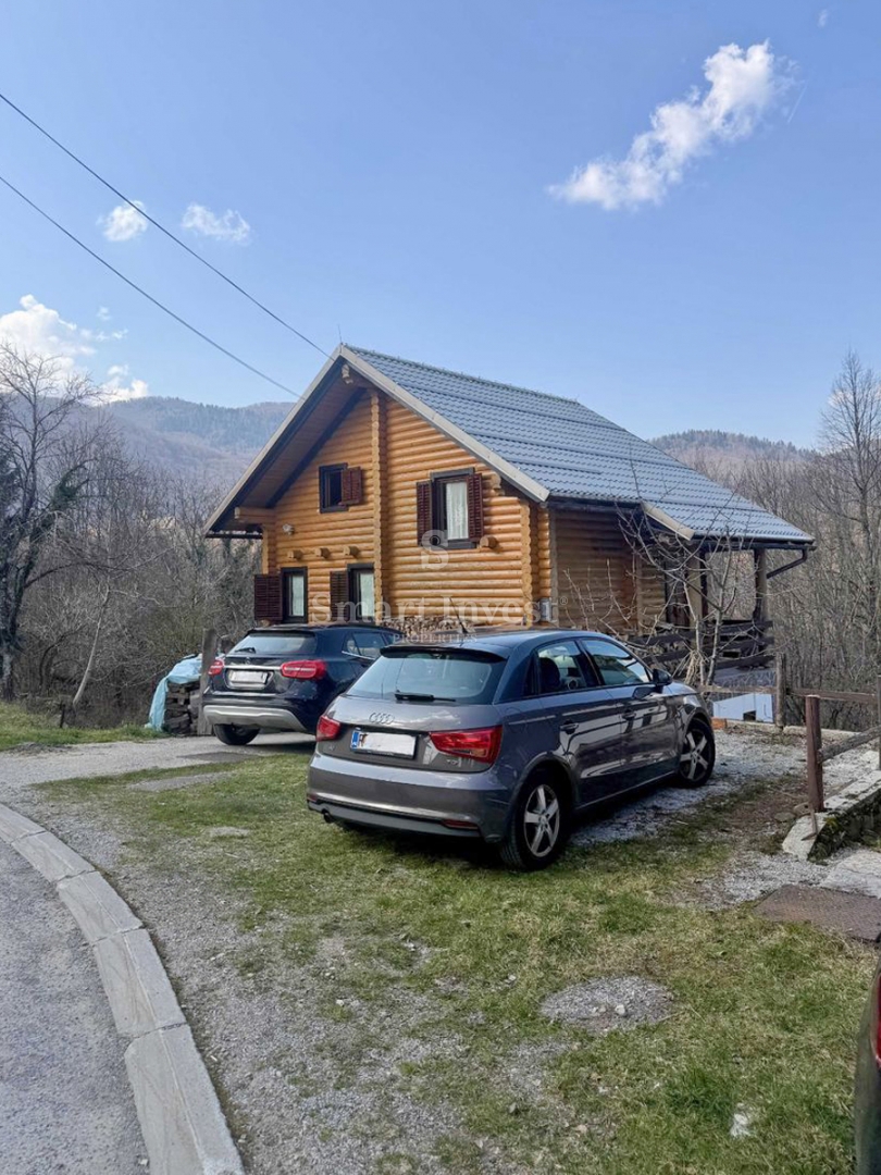 DELNICE, očarljiva lesena hiša, obdana z naravo