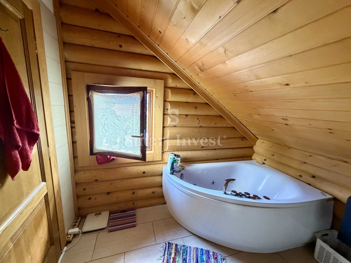 DELNICE, očarljiva lesena hiša, obdana z naravo