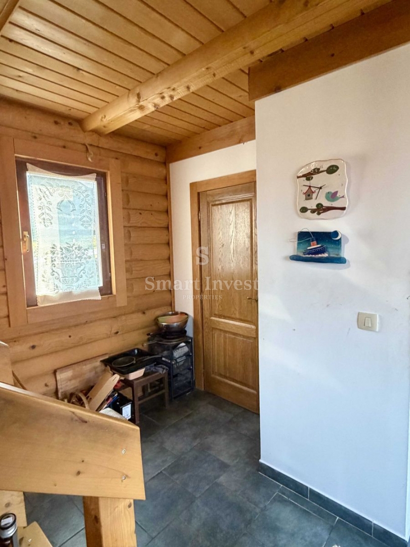 DELNICE, očarljiva lesena hiša, obdana z naravo