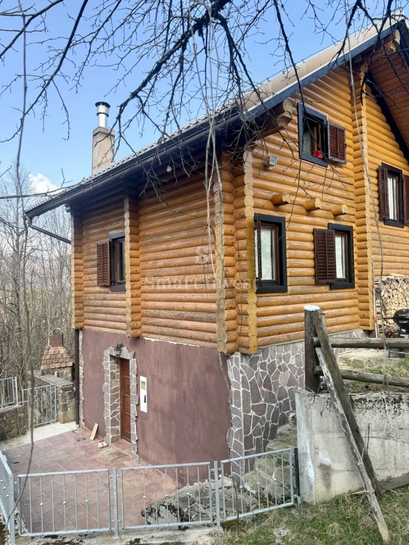 DELNICE, očarljiva lesena hiša, obdana z naravo