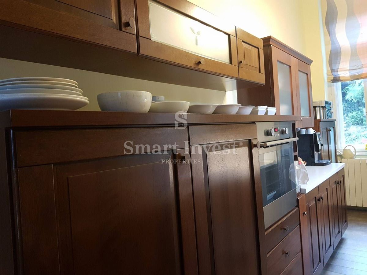 OPATIJA - CENTER, Apartment of 109.46 m2 with parking, 100 m to the sea!!
