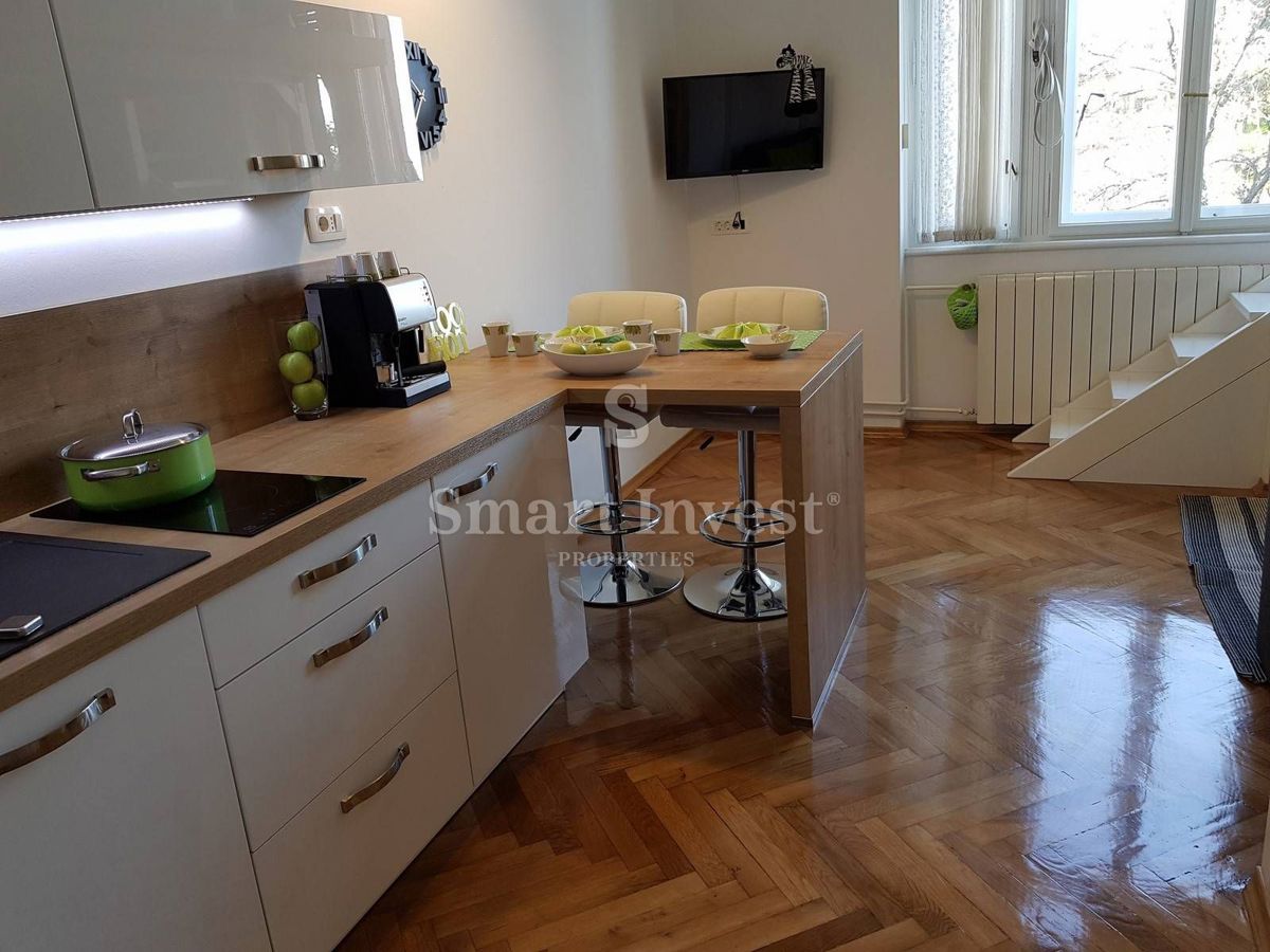 OPATIJA - CENTER, Apartment of 109.46 m2 with parking, 100 m to the sea!!