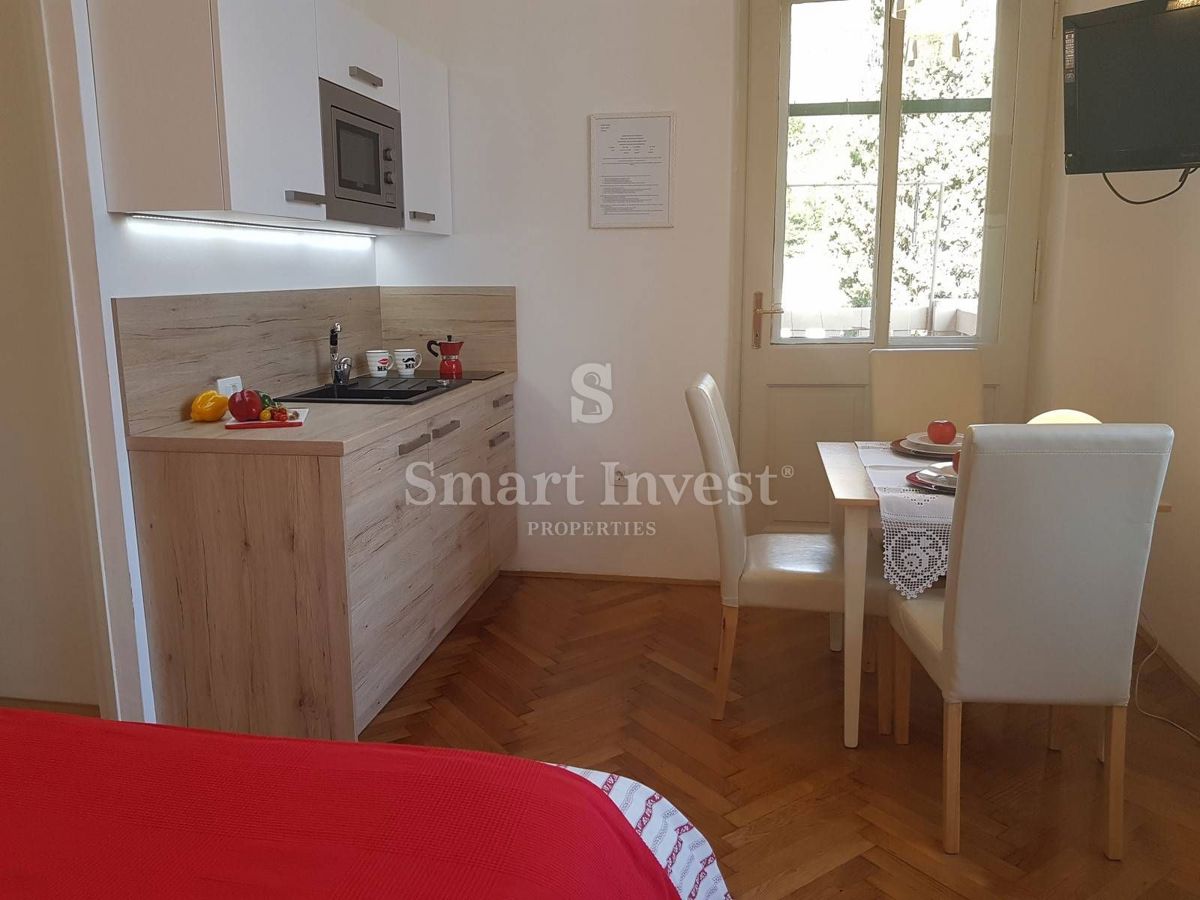 OPATIJA - CENTER, Apartment of 109.46 m2 with parking, 100 m to the sea!!