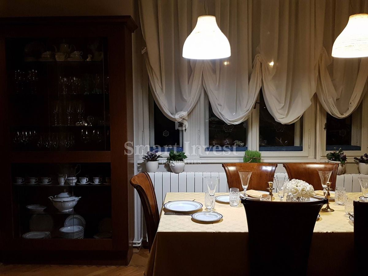 OPATIJA - CENTER, Apartment of 109.46 m2 with parking, 100 m to the sea!!