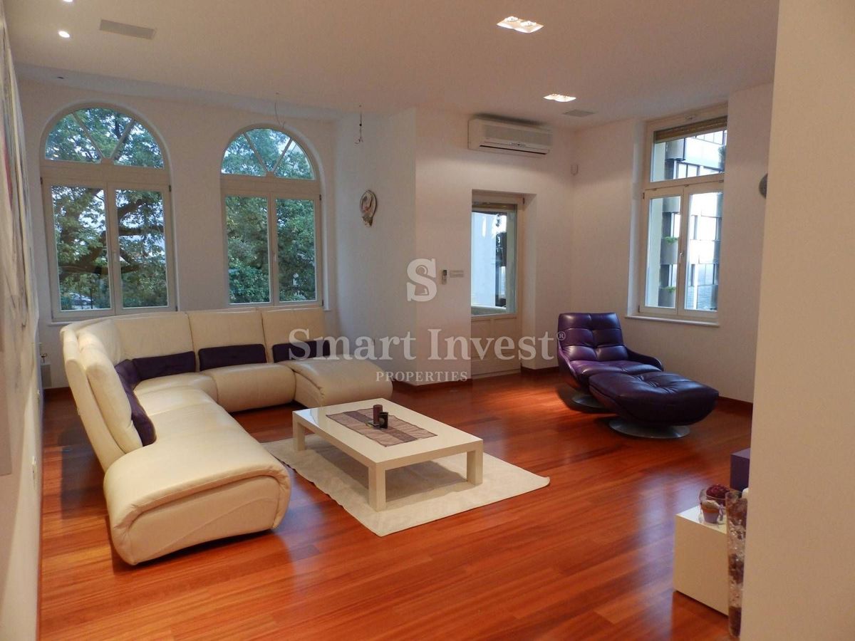 OPATIJA, Exclusive 2-bedrooms apartment with garage, near the sea