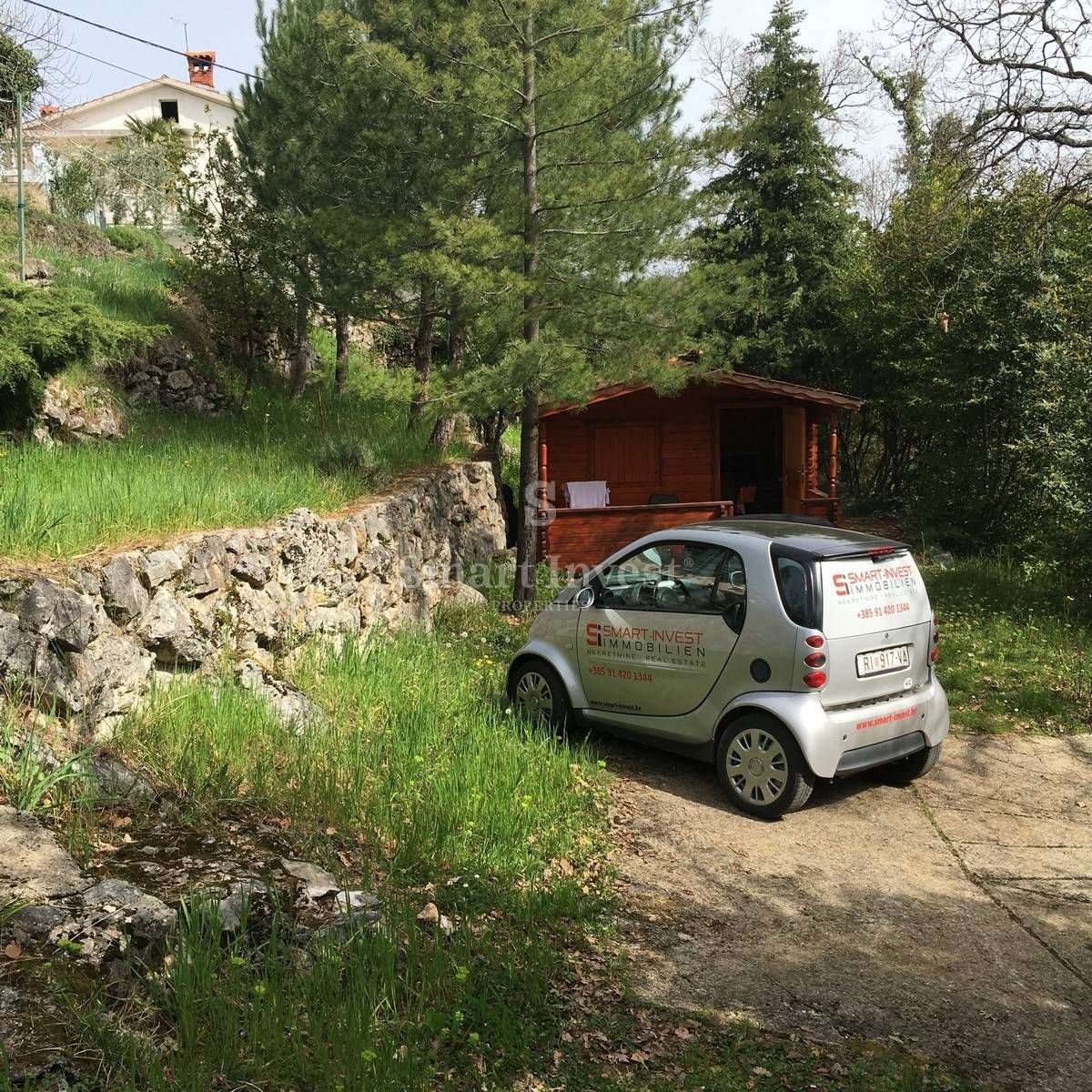 LOVRAN, Zazidljivo zemljišče 1.144 m2 s pogledom na morje, prodamo