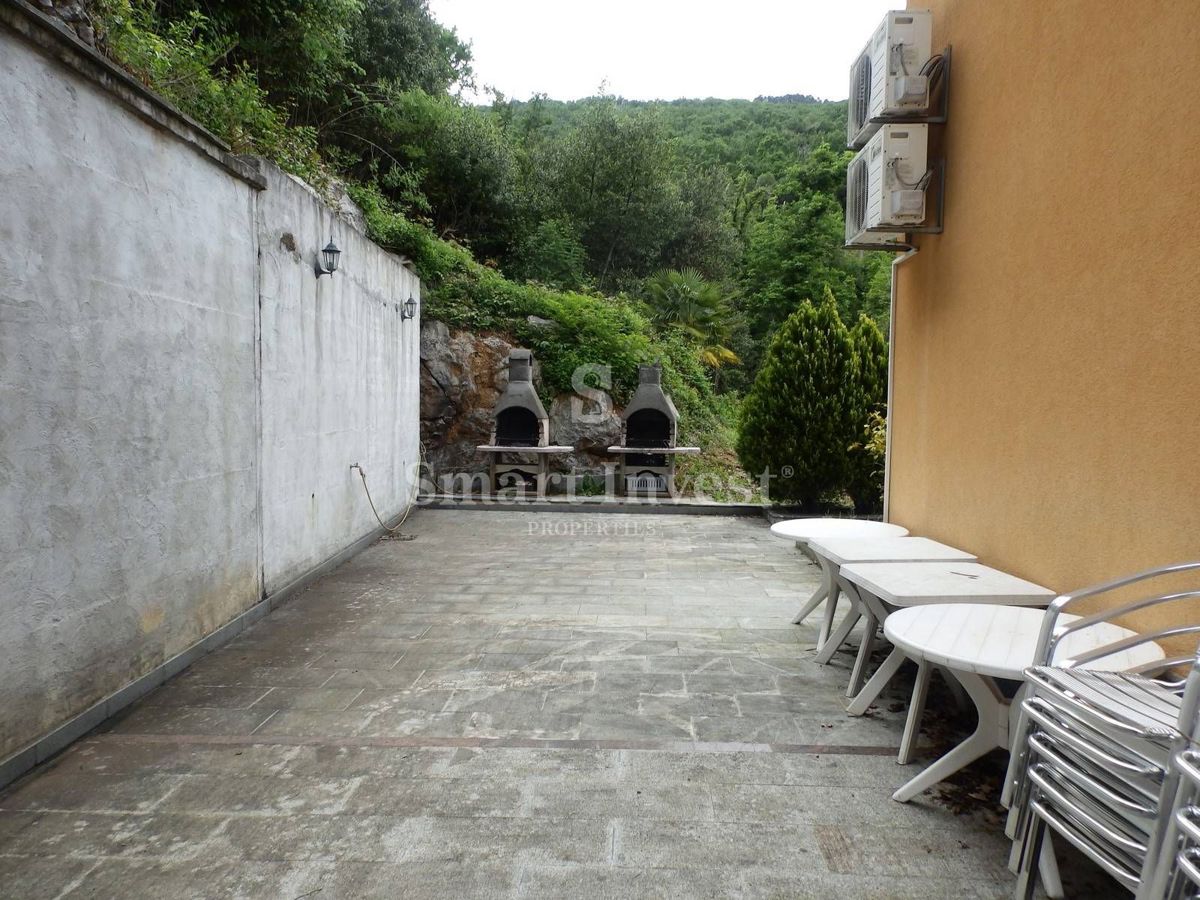 OPATIJA, Villa with 15 apartments near the sea, for sale