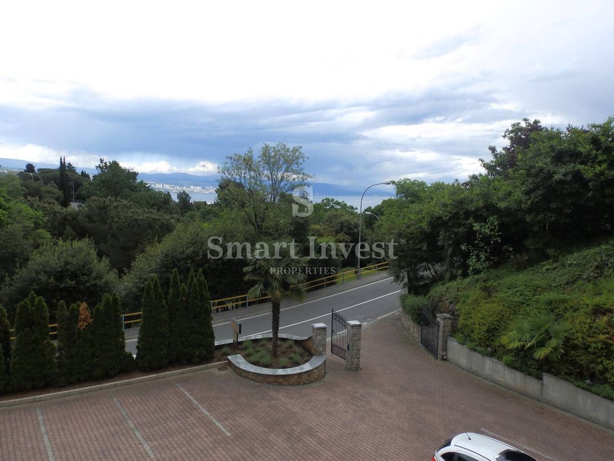 OPATIJA, Villa with 15 apartments near the sea, for sale