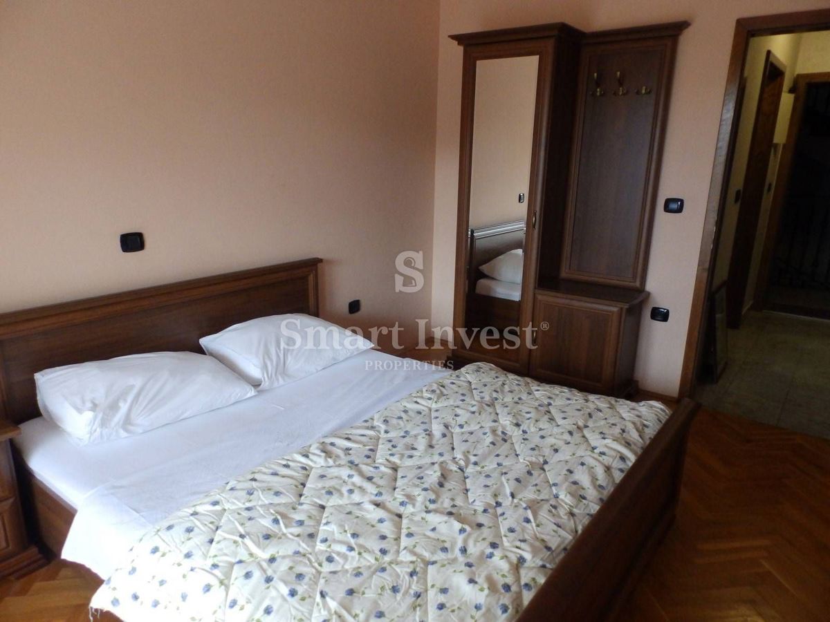OPATIJA, Villa with 15 apartments near the sea, for sale