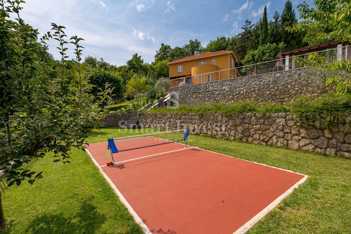 OPATIJA - VEPRINAC, Beautiful house with sea view, pool and tennis court