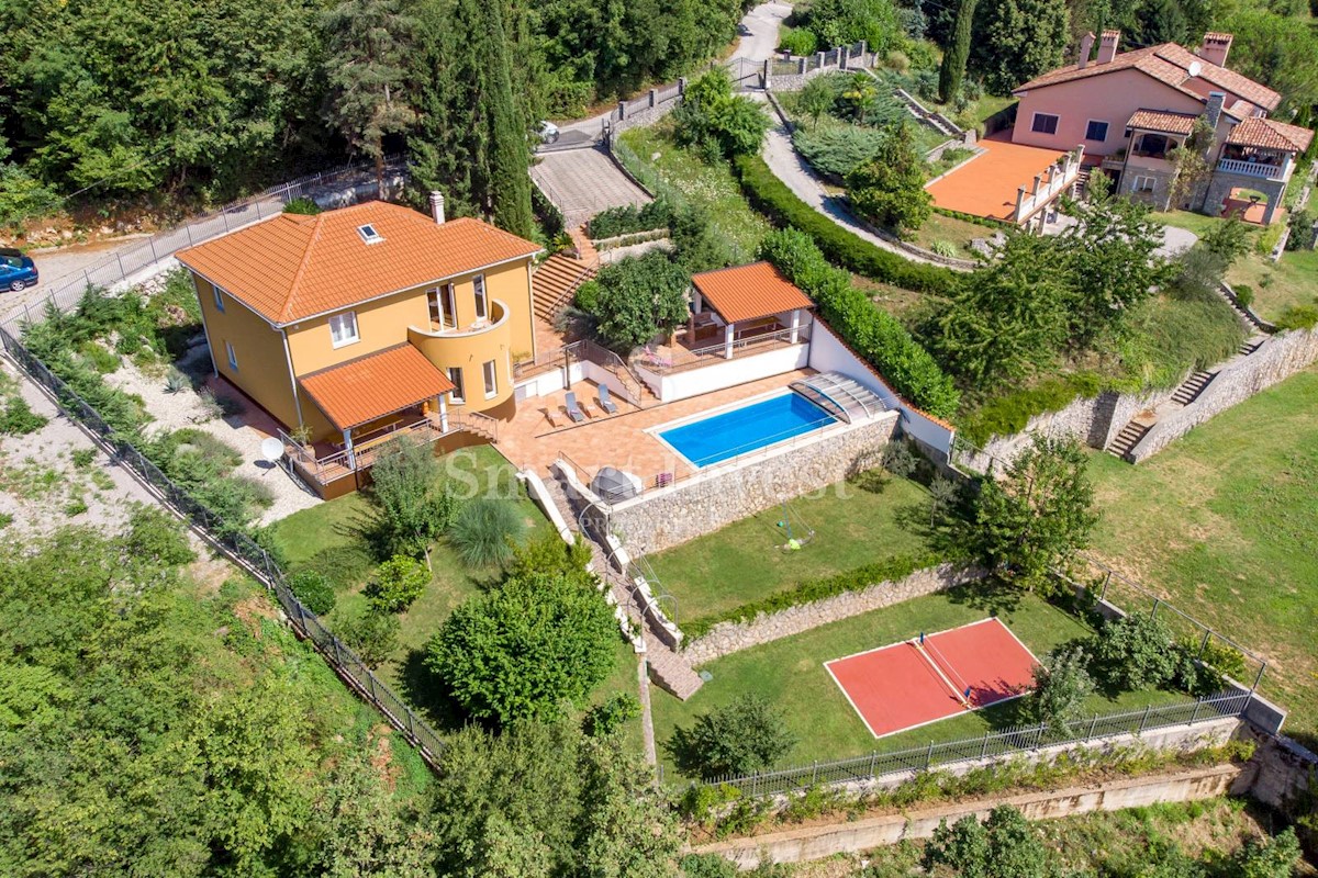 OPATIJA - VEPRINAC, Beautiful house with sea view, pool and tennis court