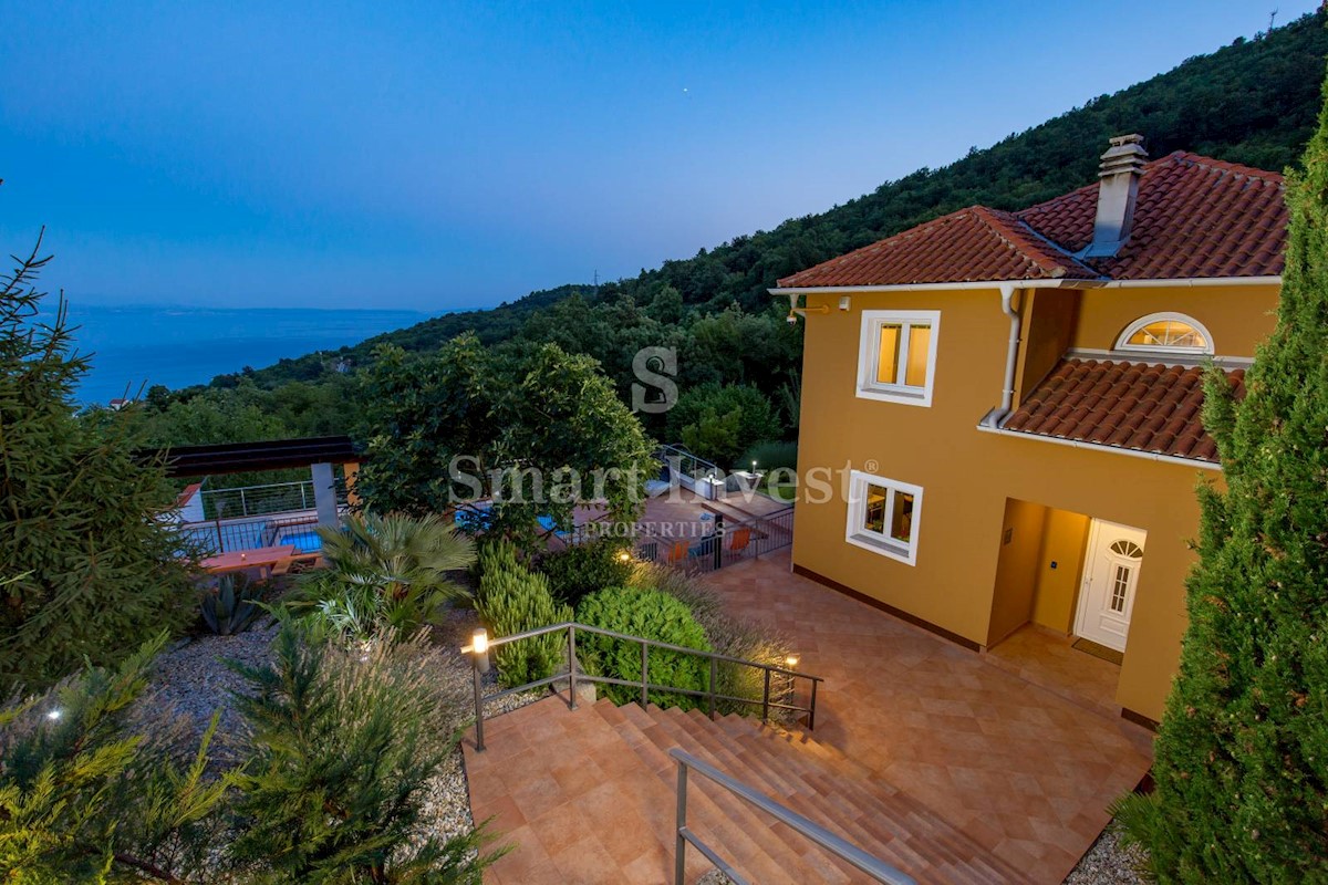 OPATIJA - VEPRINAC, Beautiful house with sea view, pool and tennis court