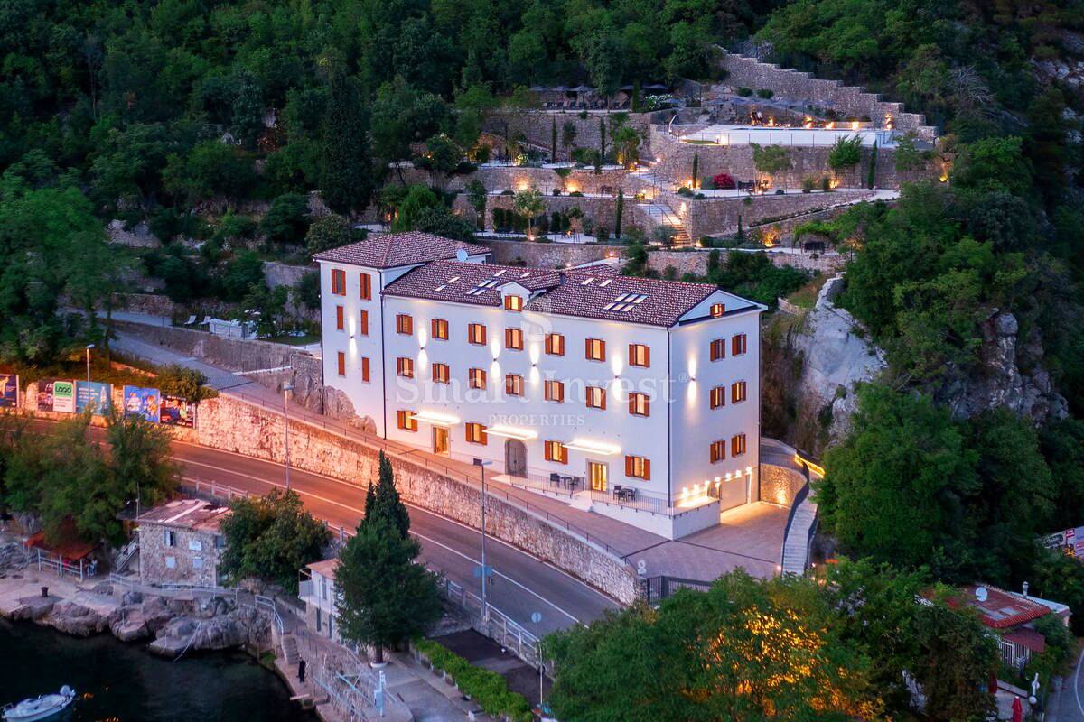 OPATIJA, Superb 1-bedroom apartment with garden in resort 1st row to the sea