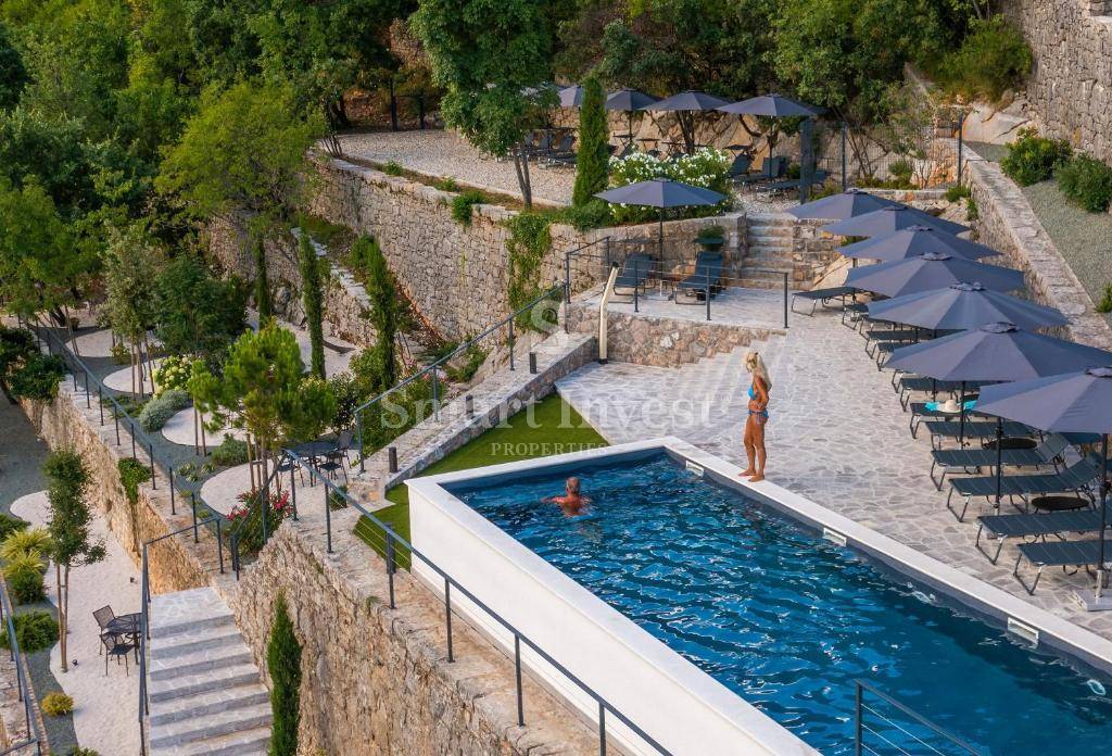OPATIJA, Superb 1-bedroom apartment with garden in resort 1st row to the sea