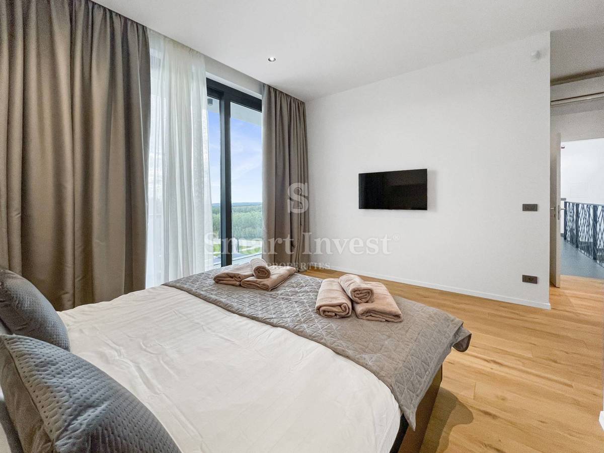 ISTRA - POREČ, Moderna vila s pogledom na morje in ogrevanim bazenom, prodamo