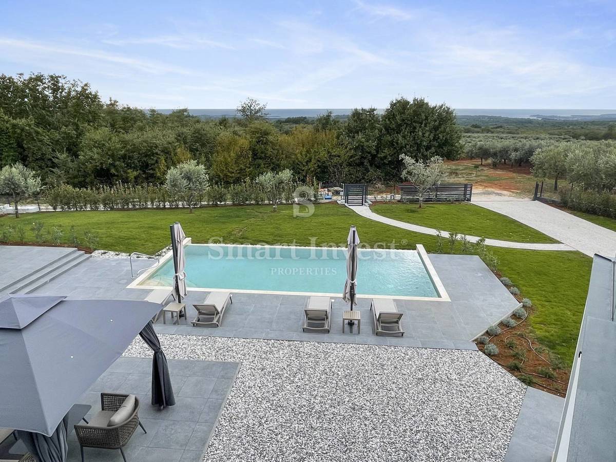 ISTRA - POREČ, Moderna vila s pogledom na morje in ogrevanim bazenom, prodamo