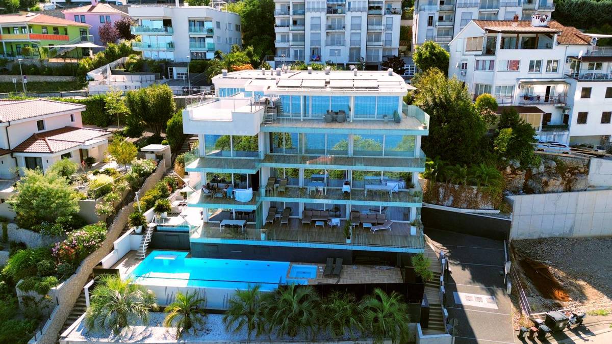 OPATIJA, luksuzno 2-sobno stanovanje z vrtom in pogledom na morje