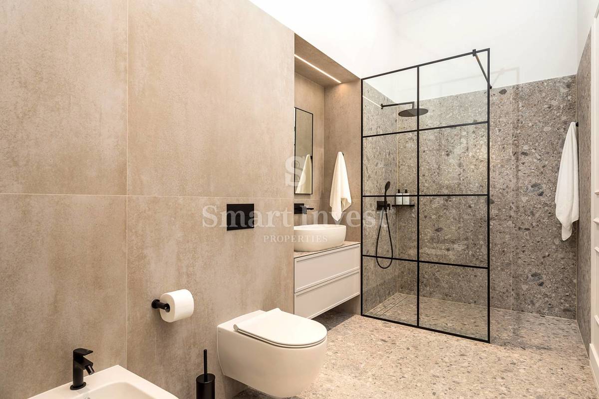 OPATIJA – CENTER, Luxury apartment in a renovated villa 1st row to the sea (A11)