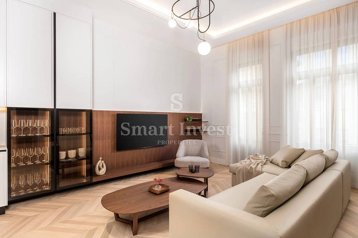 OPATIJA – CENTER, Luxury apartment in a renovated villa 1st row to the sea (A11)