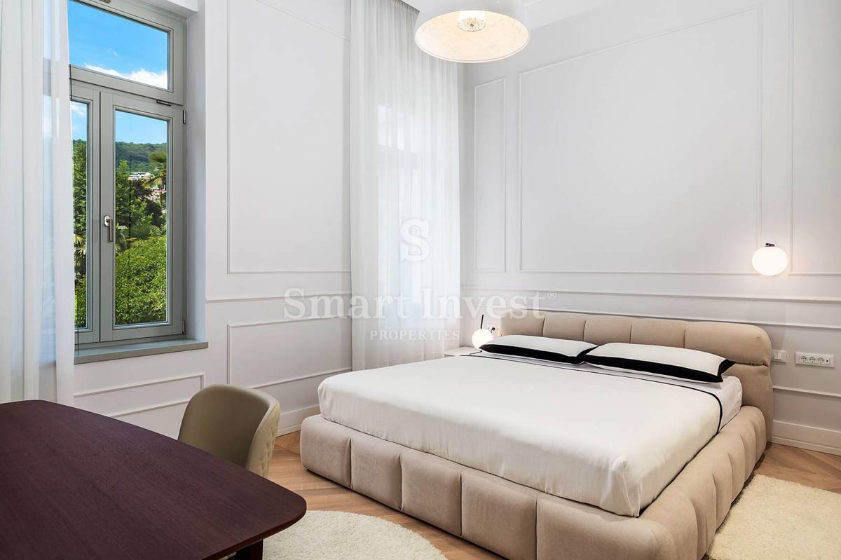 OPATIJA – CENTER, Luxury apartment in a renovated villa 1st row to the sea (A11)