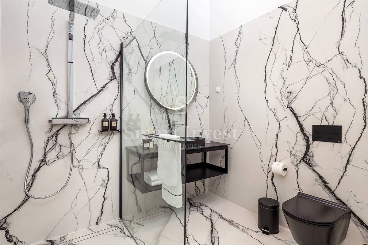 OPATIJA – CENTER, Luxury apartment in a renovated villa 1st row to the sea (A11)