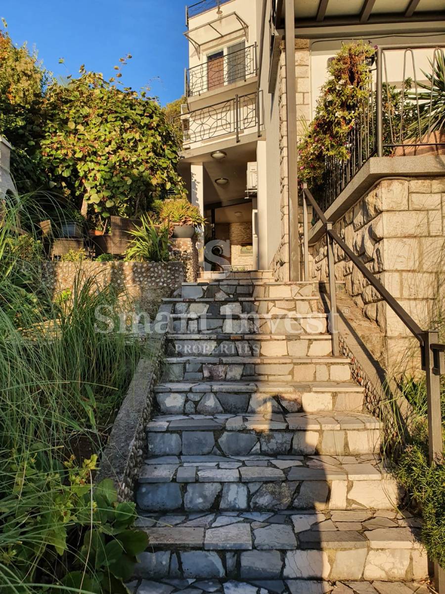 OPATIJA, stanovanje s prostorno teraso, blizu morja
