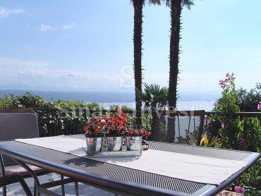 OPATIJA, stanovanje s prostorno teraso, blizu morja