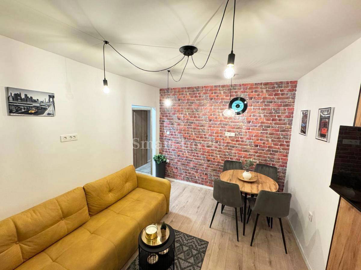 RIJEKA - CENTER, dva apartmaja z uveljavljeno dejavnostjo turističnega oddajanja