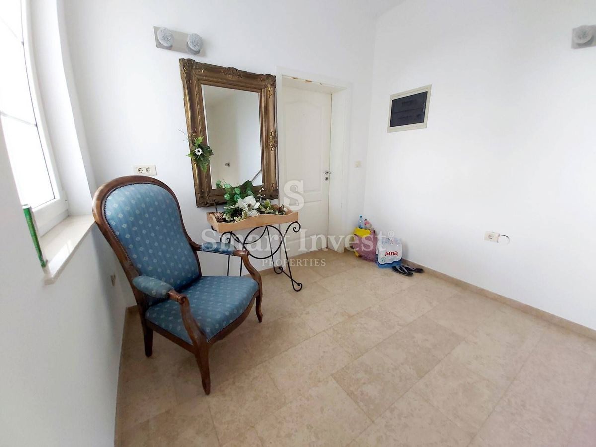 OPATIJA - POBRI, Prostorna hiša s pogledom na morje, prodamo