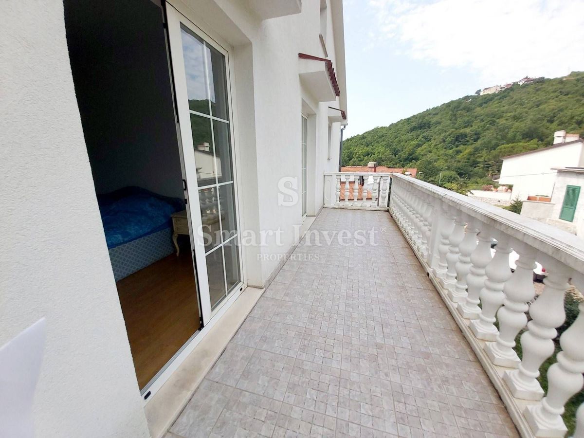 OPATIJA - POBRI, Prostorna hiša s pogledom na morje, prodamo