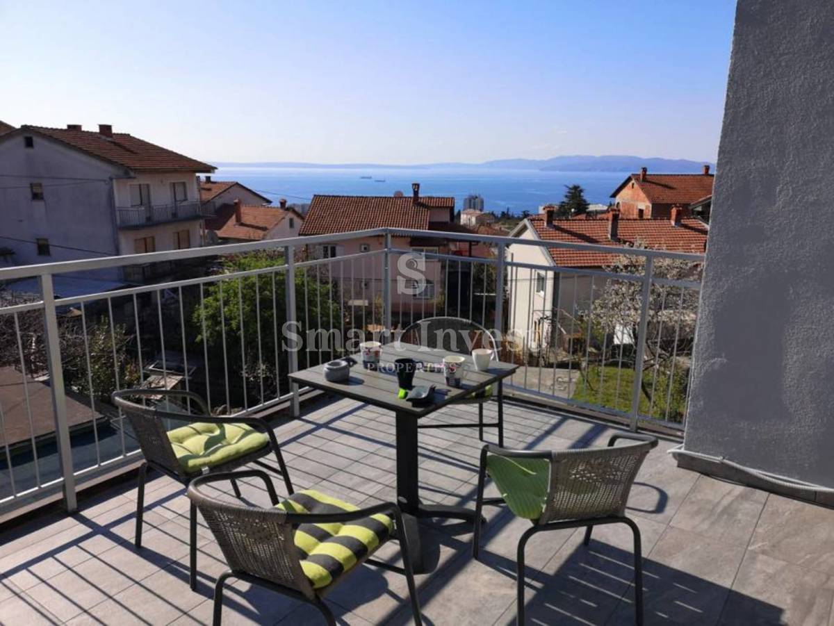 RIJEKA - ZAMET, 4-s stanovanje z dvoriščem in parkiriščem